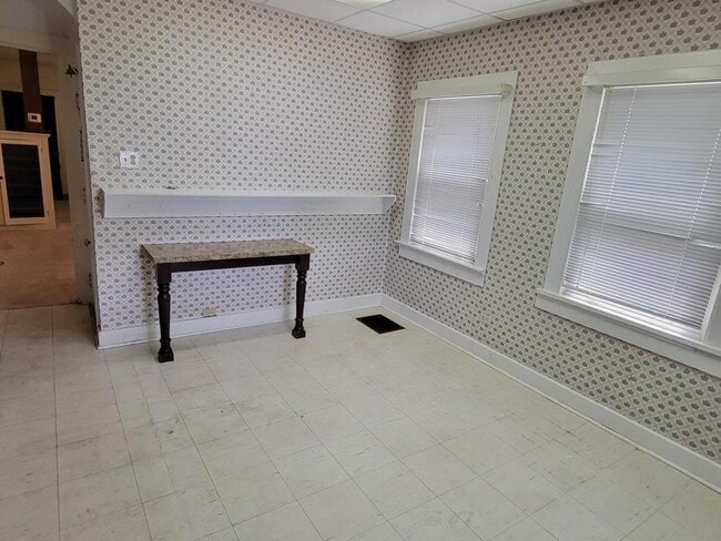 Building Photo - 1053 Highland Ave