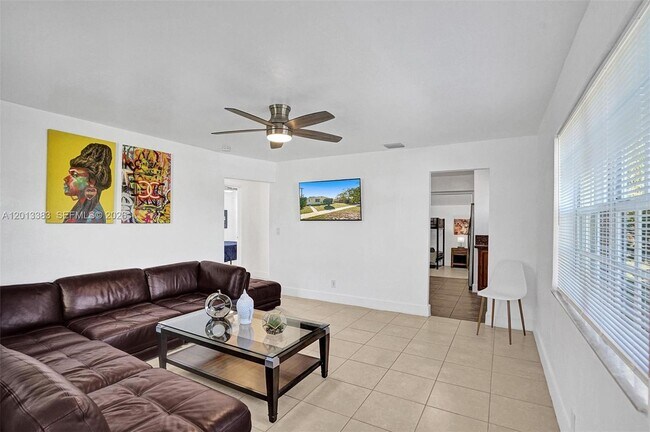Building Photo - 6110 SW 38th St