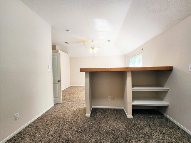 Building Photo - 11 Cider Mill Ct