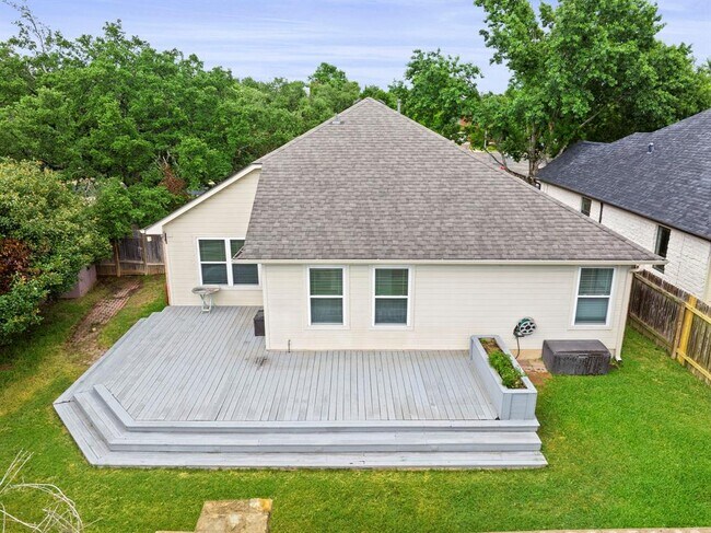 Building Photo - 3504 Flora Vista Loop