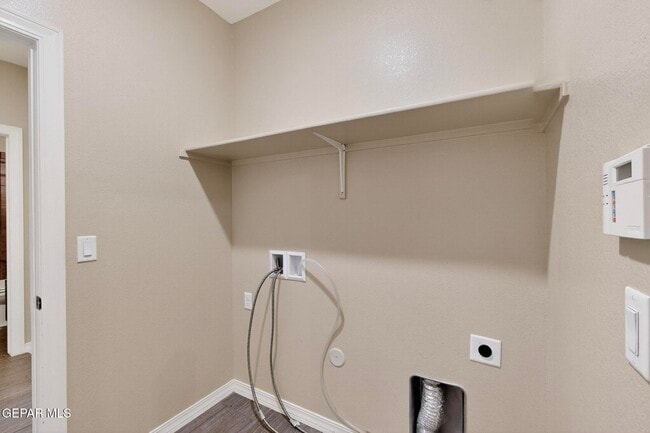 Building Photo - 220 S Manzanita Dr