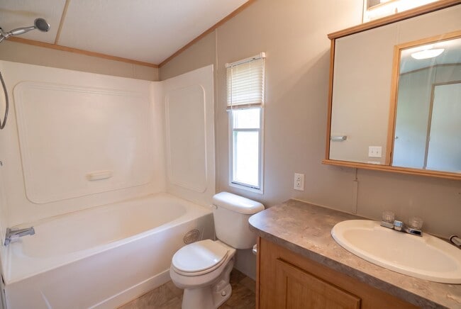 Building Photo - 6626 Moss Rose Dr