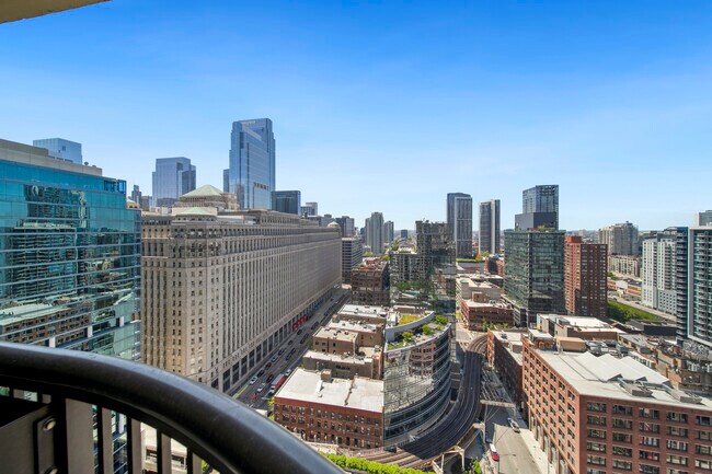 Building Photo - 400 N La Salle Dr
