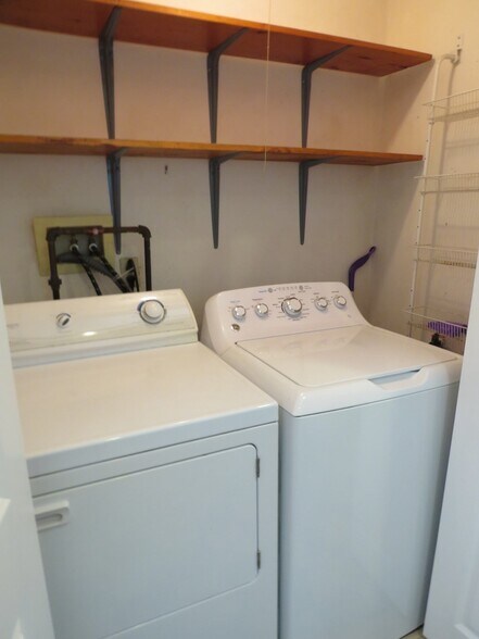 Building Photo - 1063 Washington St