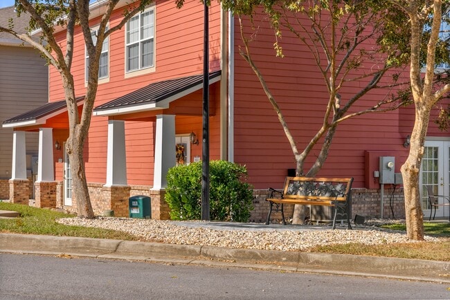 Building Photo - 820 Arbor Lake Dr