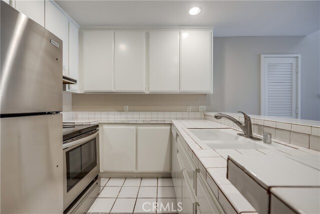 Building Photo - 23521 Ave La Caza