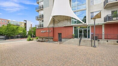 Building Photo - $2,245.95- 2 bed, 1 bath Condo in the heart of Denver with In Unit Laundry!