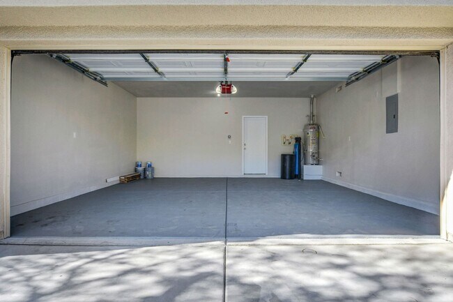 Building Photo - 7465 Poppy Hills Ct