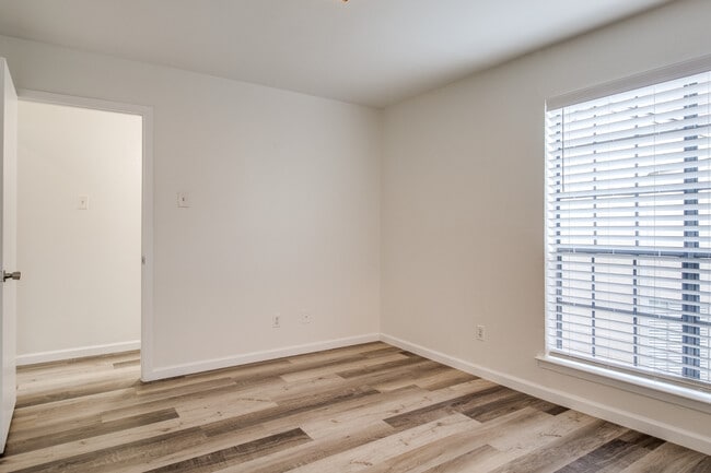 Building Photo - 4116 Cole Ave