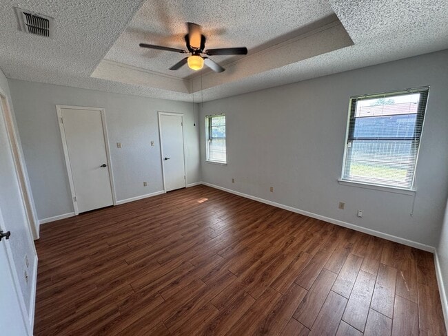 Building Photo - 807 Bass Cir