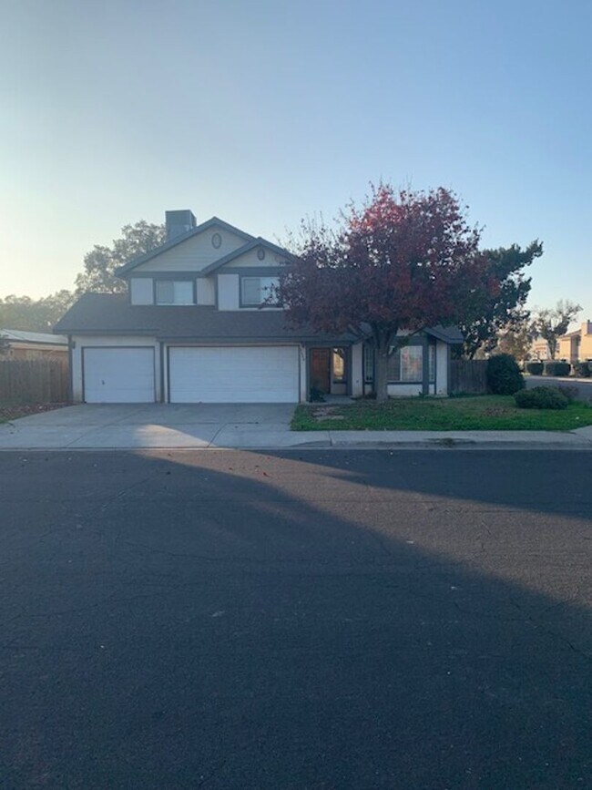 Primary Photo - Beautiful 4 Bedroom 2 Bath Located in Nort...