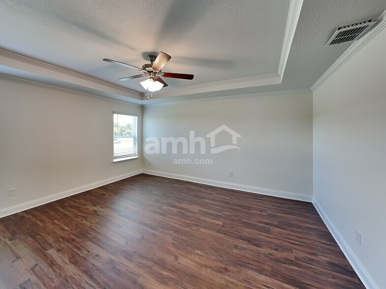 Building Photo - 1008 Summer Stone Loop