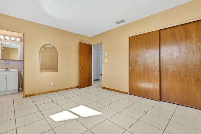Building Photo - 2675 East Bay Isle Dr SE
