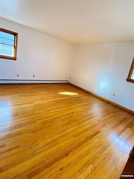 Building Photo - 331 Capitol St