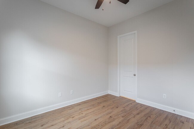 Building Photo - 2017 S Lyerly St