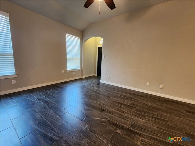 Building Photo - 546 Creekside Frst