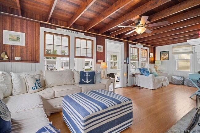 Building Photo - 36 White Sand Beach Rd