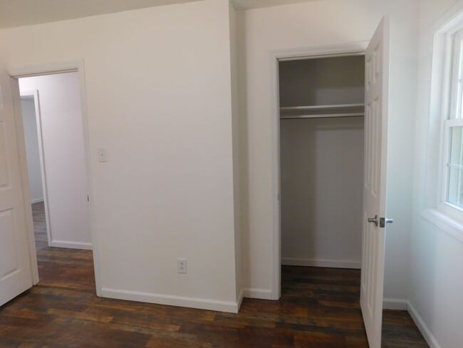 Building Photo - 4004 Brandywine Dr