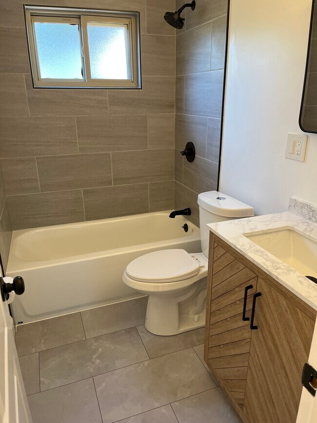 Building Photo - 2760 Flamingo Dr