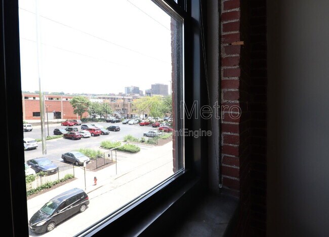 Building Photo - 200 Main St