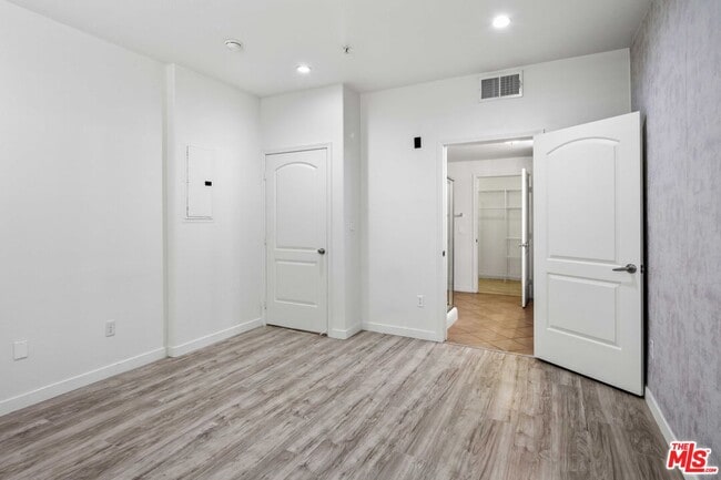 Building Photo - 360 W Ave 26