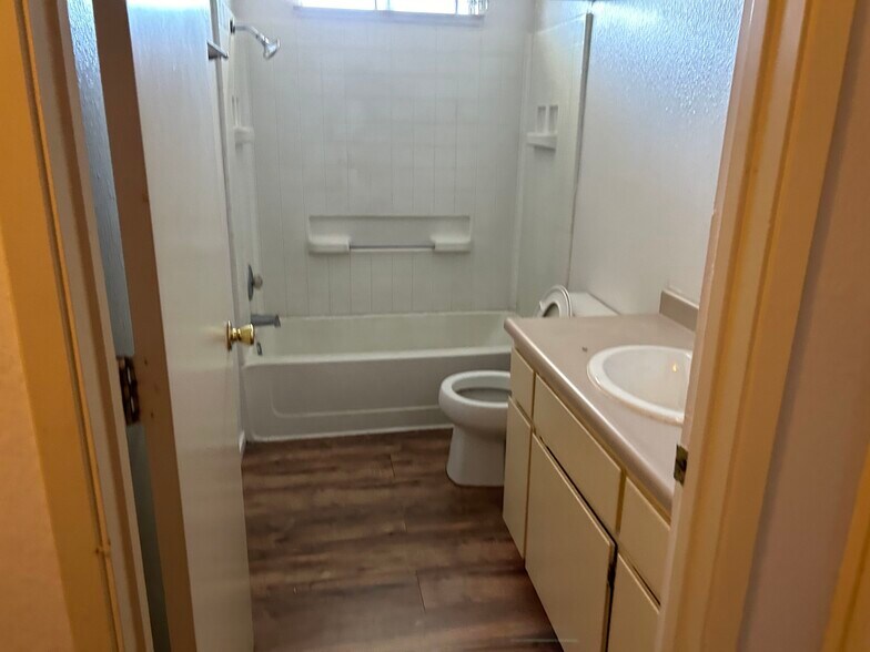 Building Photo - 1580 N Denair Ave