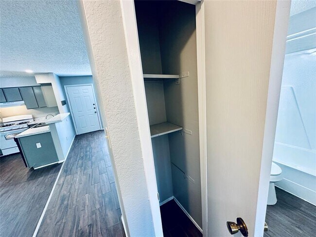 Building Photo - 4901 Merritt Cir