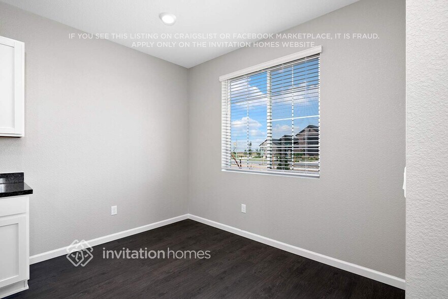 Building Photo - 24397 E Montana Ave