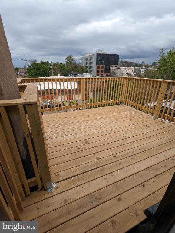 Building Photo - 883 N Preston St