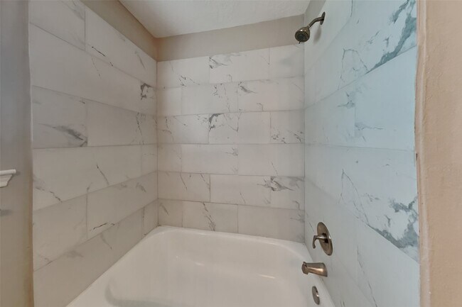 Building Photo - 25402 Elm Creek Dr