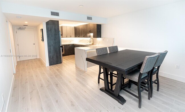 Building Photo - 18081 Biscayne Blvd