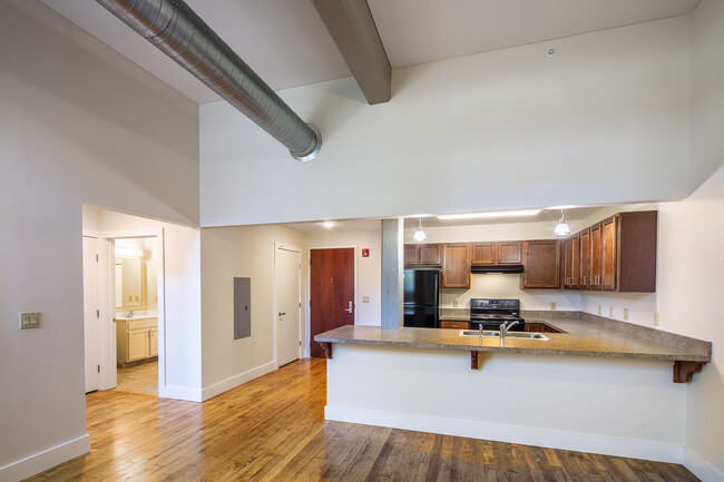 Building Photo - Harbor Street Lofts