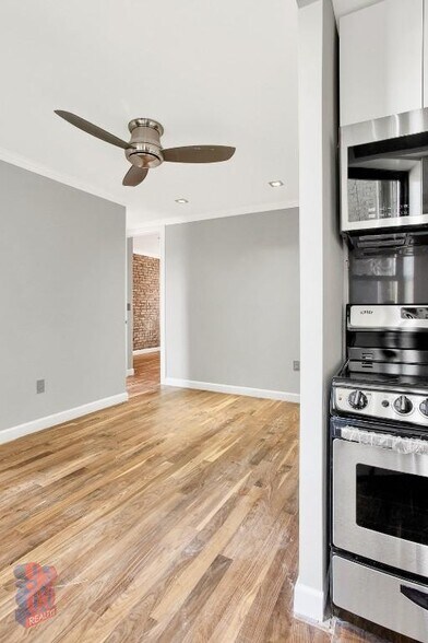 Building Photo - 2100 2nd Ave