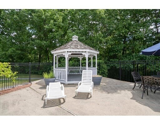 Building Photo - 750 Brookside Dr