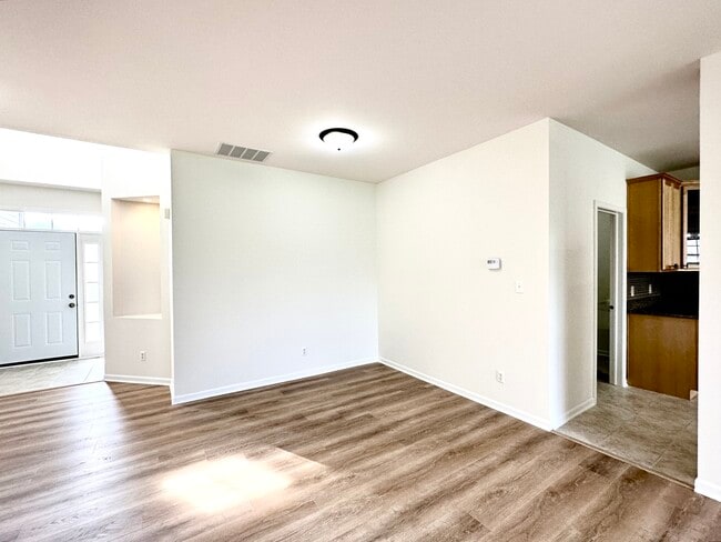 Building Photo - 1308 Charlevoix Way