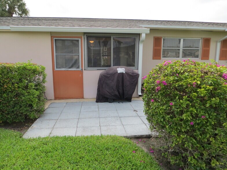 Private Patio - 2723 Dudley Dr E