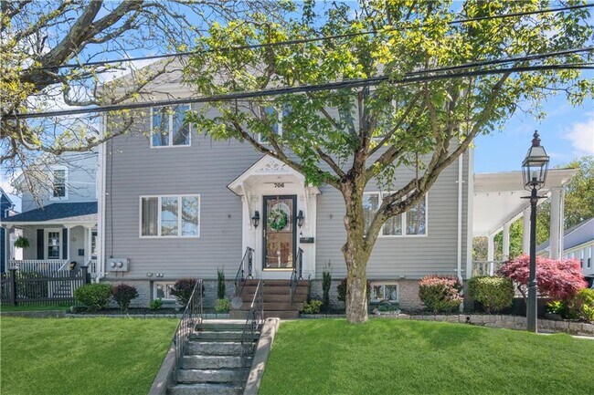 Primary Photo - 706 Hope St