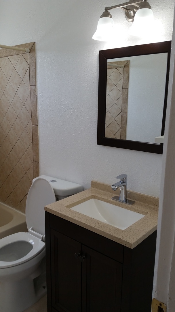 Building Photo - Great Location w/ everything you want! Boat parking