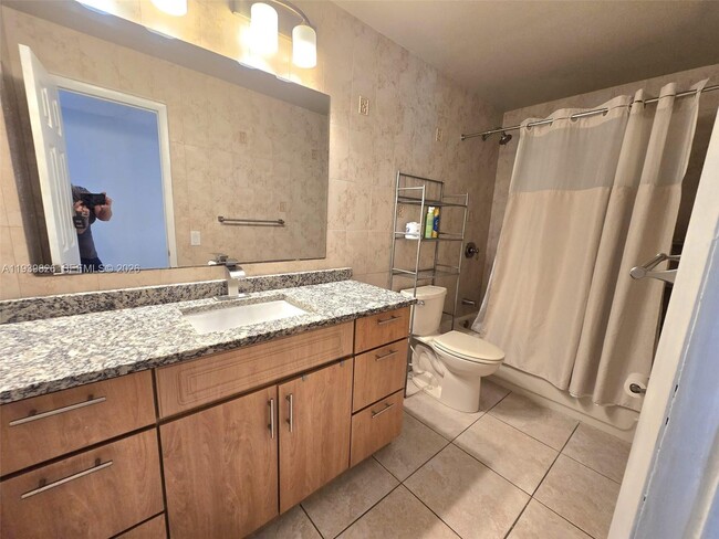 Building Photo - 6960 Miami Gardens Dr