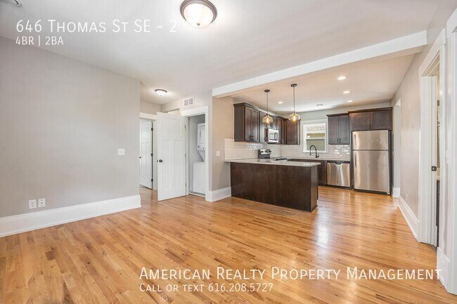 Building Photo - 646 Thomas St SE