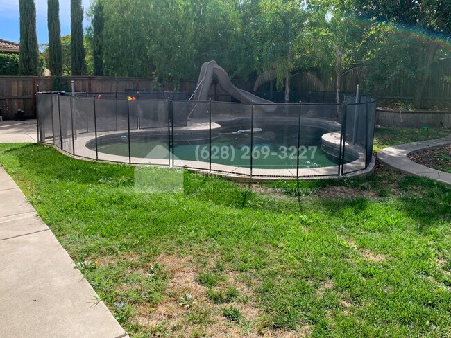 Building Photo - 2734 Macon Dr