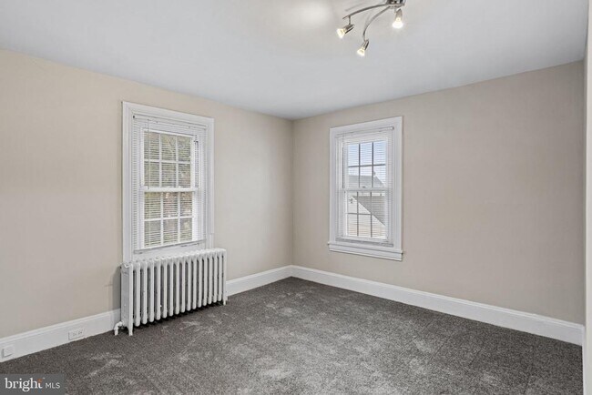 Building Photo - 716 E Railroad Ave