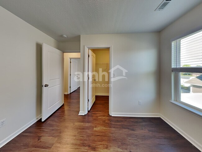 Building Photo - 222 Rambling Rd