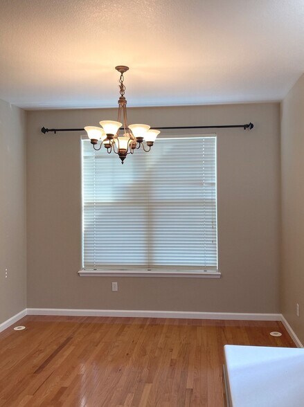 Kitchen Nook - 6806 W 3rd St