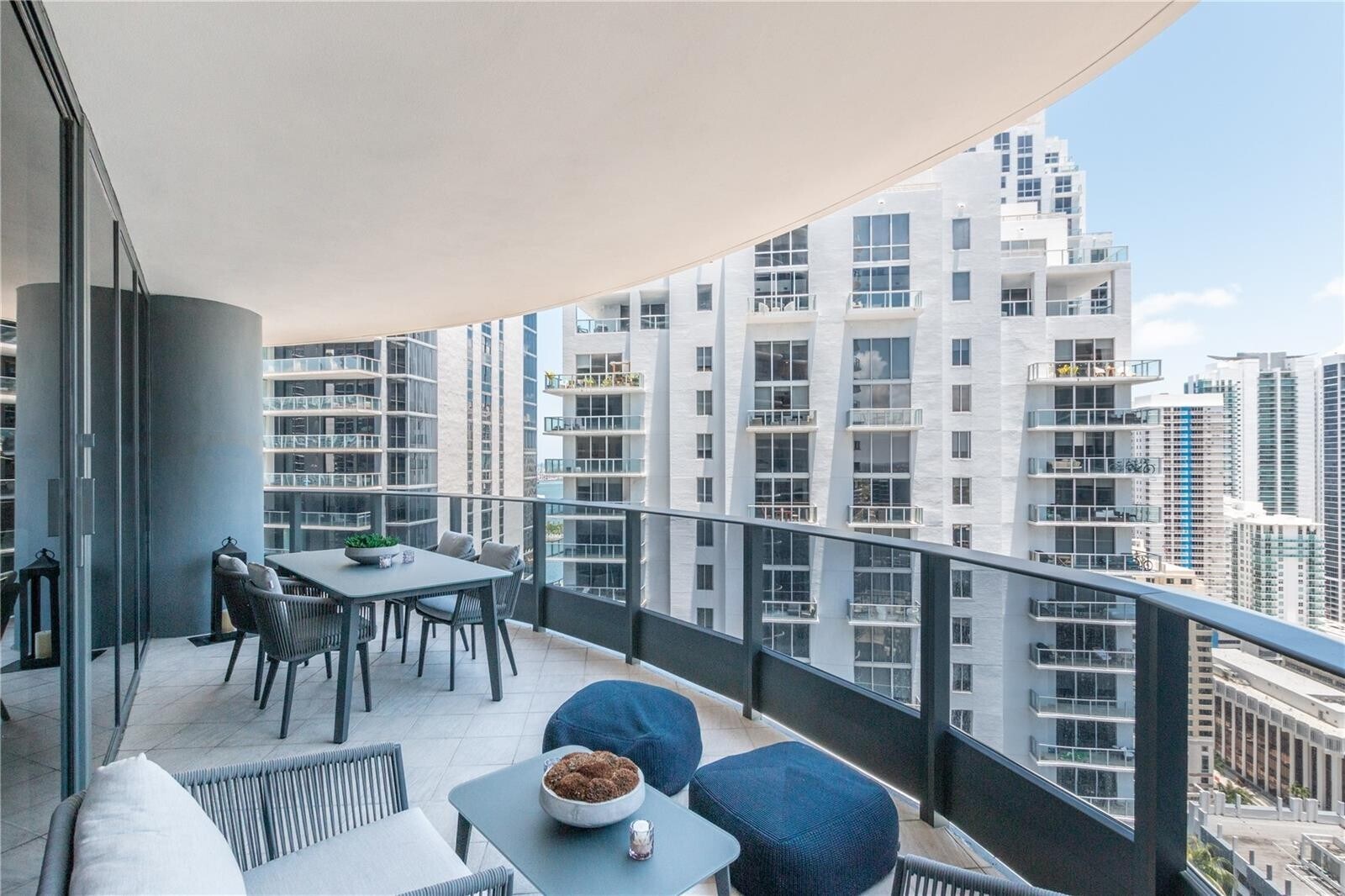 Building Photo - 1000 Brickell Plz