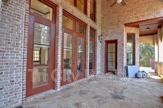 Building Photo - 250 Moss Creek Walk
