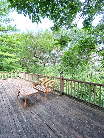 Back deck / Balcony - 2903 Maisel Dr
