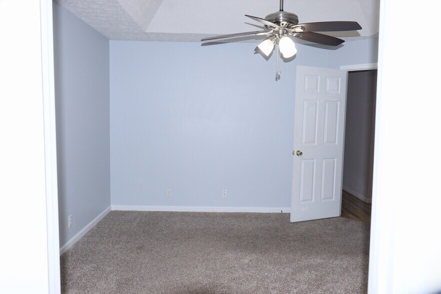 Partial view of MBR - 3924 Calumet Dr