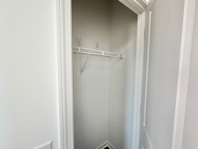 Building Photo - 136 Cougar Ln