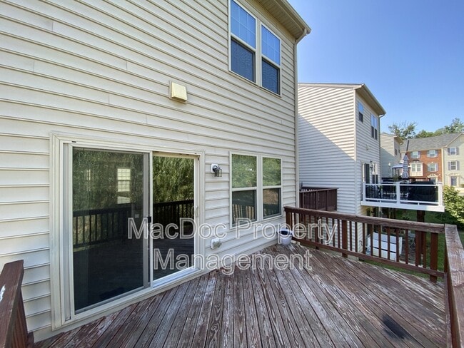 Building Photo - 302 Brenton Rd